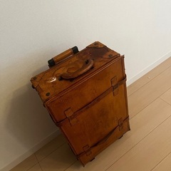 トランク型キャリーケースの画像