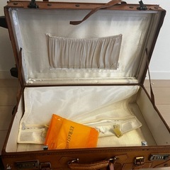 トランク型キャリーケースの画像