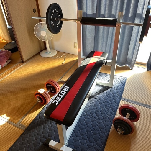 ベンチプレスのベンチと重り