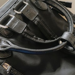 ブラックリュック クロコダイル風デザインの画像