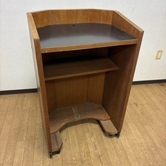 司会者テーブルの画像