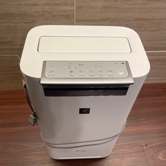 【引き取りの方限定】シャープ空気清浄機とオマケ新品ヘッドホンの画像