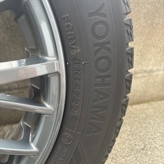  ホイール付きスタッドレスタイヤの画像