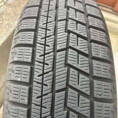  ホイール付きスタッドレスタイヤの画像