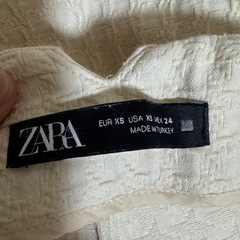 １度着用のみ　ZARA ホワイト ストレートパンツ XSの画像
