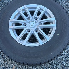 200系ハイエース　ホイールスタッドレス4本セットの画像