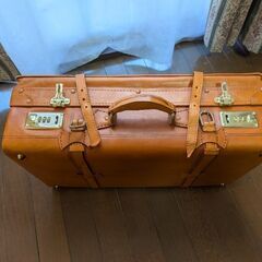 本革製アタッシュケースの画像