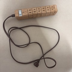 電源タップ　延長コード　木目の画像