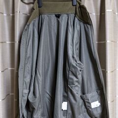 pbi ペーベーイー ジャケット サイズM カーキカラー ラミネート加工 の画像