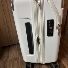 キャリーケース　白　機内持ち込み可能の画像