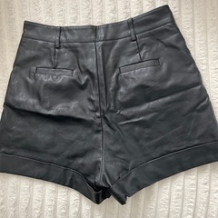 美品♡レザー調　ショートパンツ　キュロットの画像