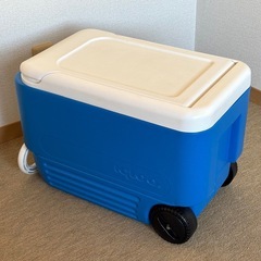 igloo クーラーボックス 車輪・ハンドル付きの画像