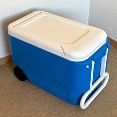 igloo クーラーボックス 車輪・ハンドル付きの画像