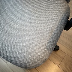 オカムラ　デスクチェア　ライトグレーの画像