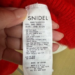 【SNIDEL】フォックスカシミアオフショルニットトップス（RED）の画像