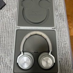 b&o X Rimowa ヘッドホンの画像