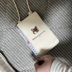 MAISON KITSUNÉ ホワイトショルダーバッグの画像