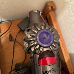 Dyson  スティック掃除機 充電器付きの画像
