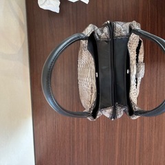 CHATEAU DE VERSAILLES　シャトーベルサイユ　蛇革　バンドバックの画像