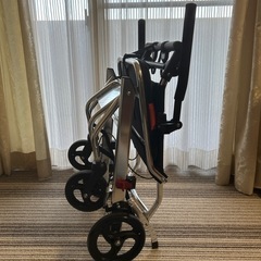 美品　
超軽量車椅子　RAKU 介護　手押し車椅子ブレーキ付き 　の画像