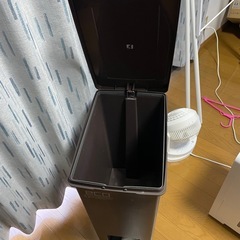 ゴミ箱　2つの画像