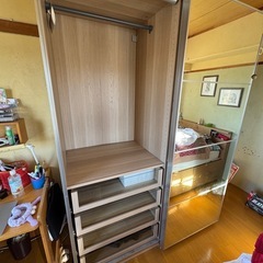 IKEA(イケア)タンス、二つ扉、スライド鏡付きの画像