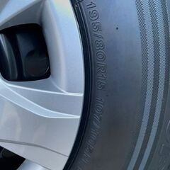 新品未使用　トヨタハイエース７型純正　新車外し　195-80-R15の画像