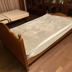 フランス セミダブルベッドの画像