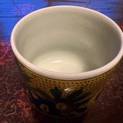 九谷焼の湯呑み茶碗の画像