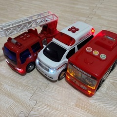 乗り物おもちゃ11台の画像