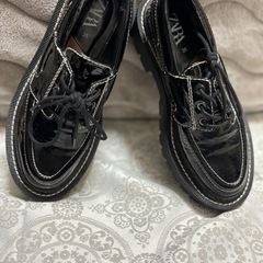 ZARA サイズ35 エナメルシューズの画像