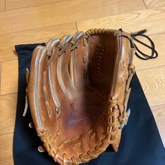 UNDER ARMOUR  グローブ　左の画像