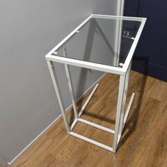 イケア 　VITTSJÖ ヴィットショー　サイドテーブル　ガラス天板の画像