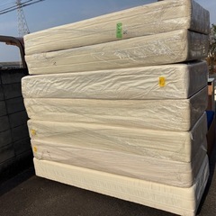 シングルベッド、脚付マットレス スモールの画像