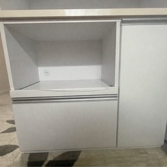 【値下げ交渉可】キッチンボード・食器棚（白色）の画像
