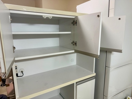 値下げ交渉可】キッチンボード・食器棚（白色） (みい) 松山の収納家具