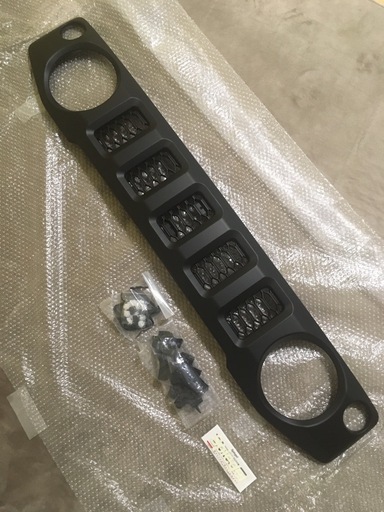 【新品・未使用】ジムニー(JB64)シエラ(JB74)ノマド(JC74)フロントグリル マークレスグリル