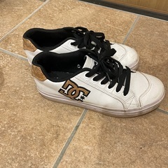 レディース　キッズ　スニーカー　23.0 usedの画像