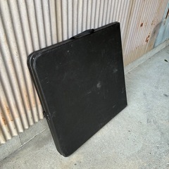 折りたたみテーブルの画像