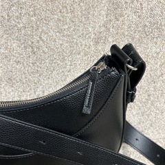 UNIQLOのショルダーバッグの画像