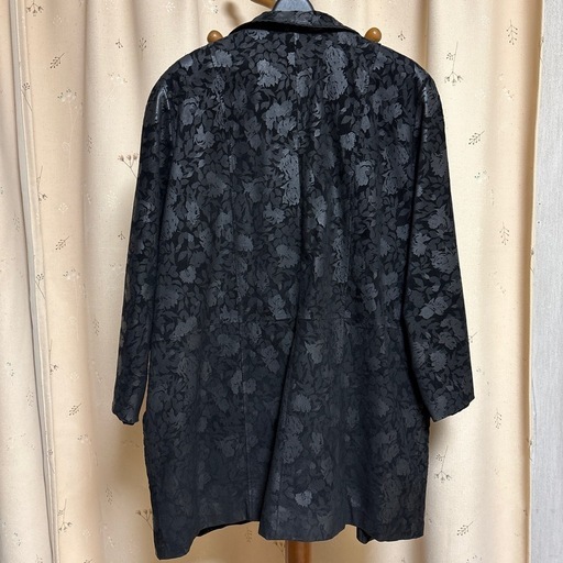 豚革　ロングコート　ブラック×グレー　植物柄