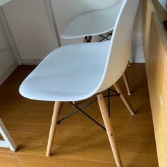 机と椅子の画像