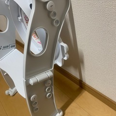 ステップ付き補助便座の画像