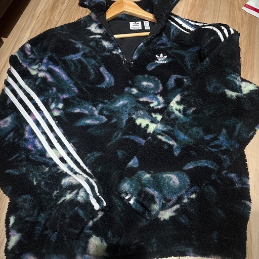 adidas トップスXS