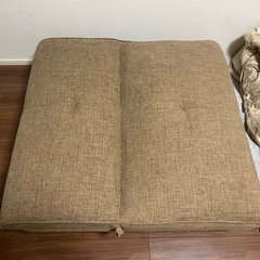 ソファ　ブラウン　腰掛けの画像