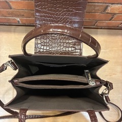 ブラウン クロコダイル風ショルダーバッグの画像