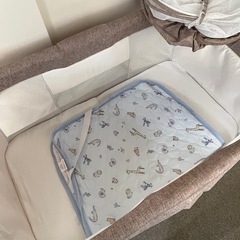 ベビーベッド 折りたたみ ゆりかご蚊帳付きキャスター付きの画像