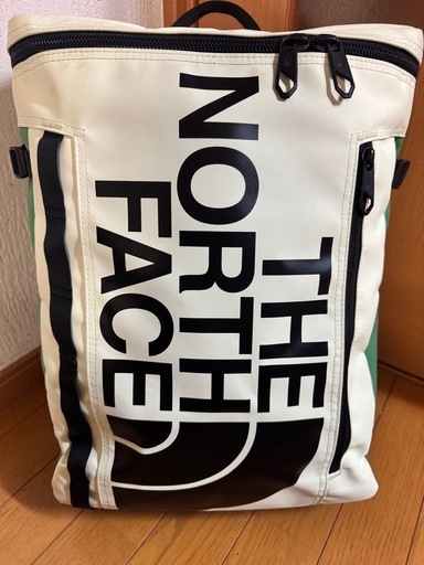 THE NORTH FACE ヒューズボックス30l レアカラー NORTH FACE ヒューズボックス リュック30L 希少カラー迷彩柄✩美品