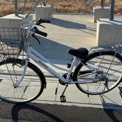 ほぼ新品✨　美品　
綺麗なホワイト色の自転車