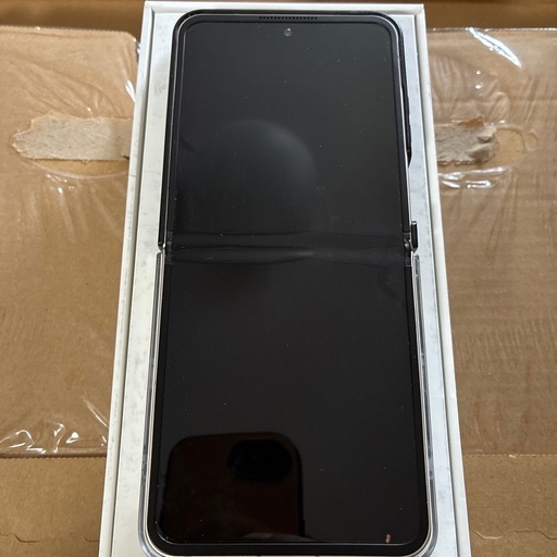 ほぼ未使用の新品同様 折畳み5Gスマホ　ZTE NUBIA FRIP